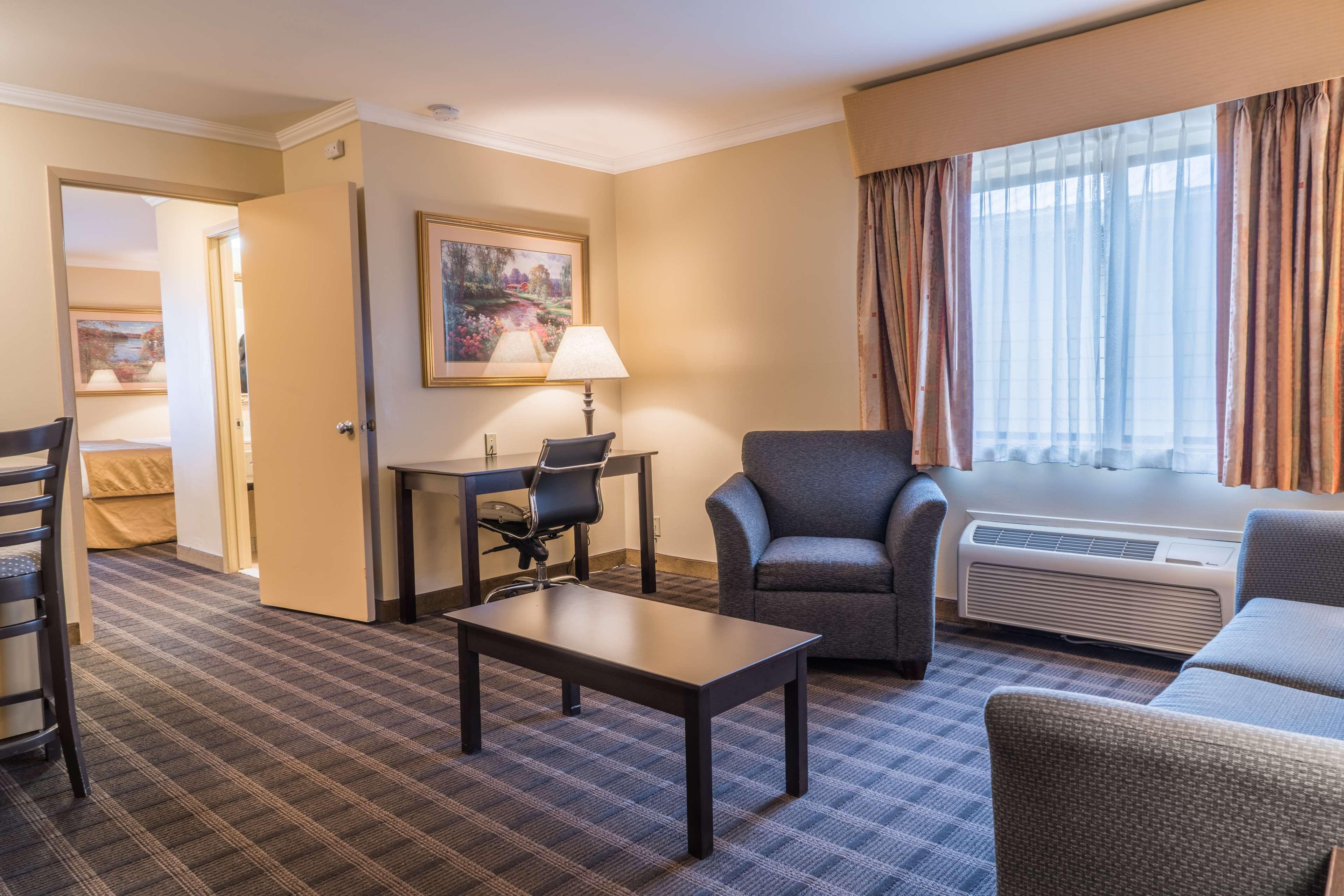 Best Western Inn & Suites Ontario Exterior photo