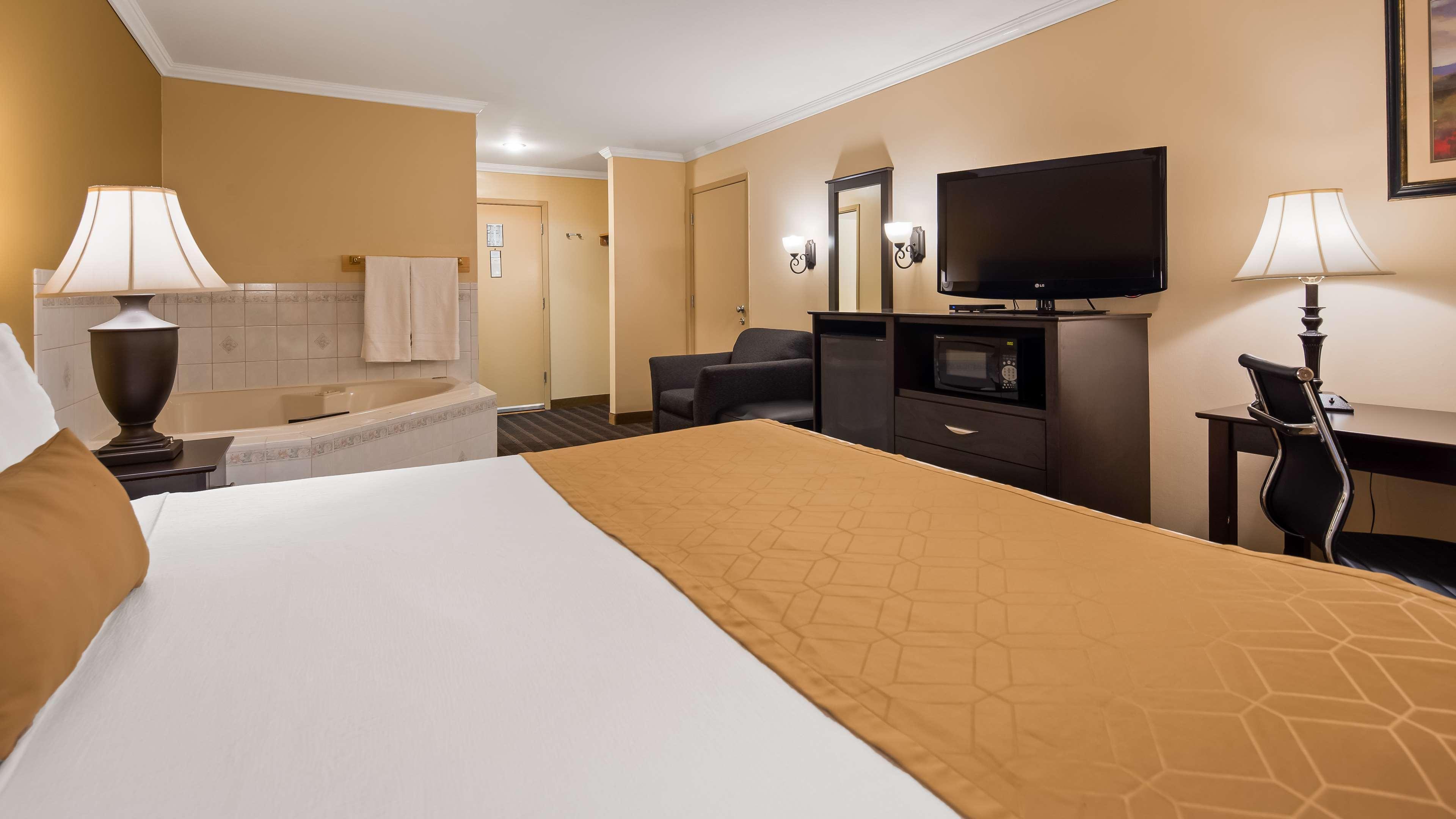 Best Western Inn & Suites Ontario Exterior photo