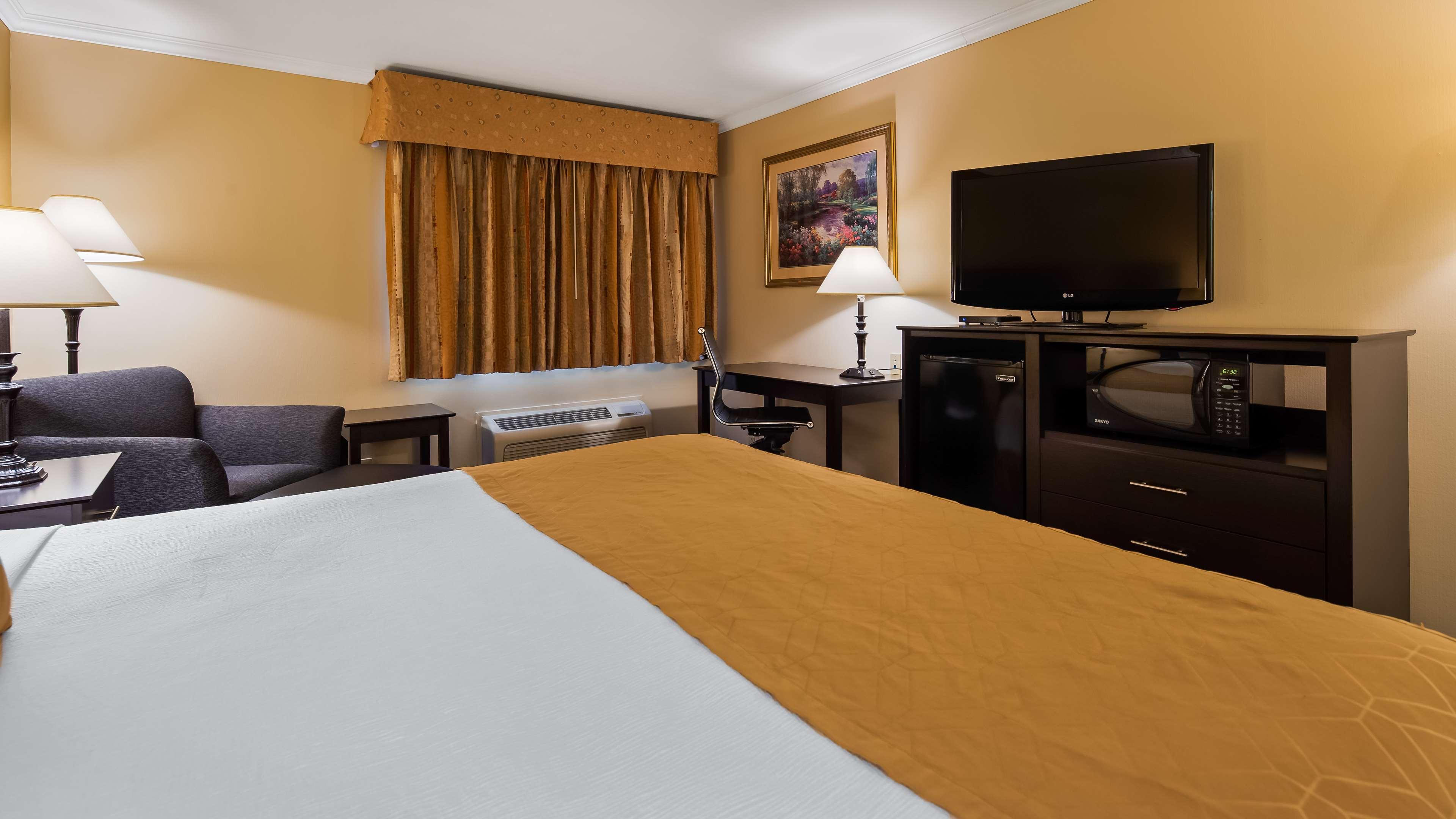 Best Western Inn & Suites Ontario Exterior photo