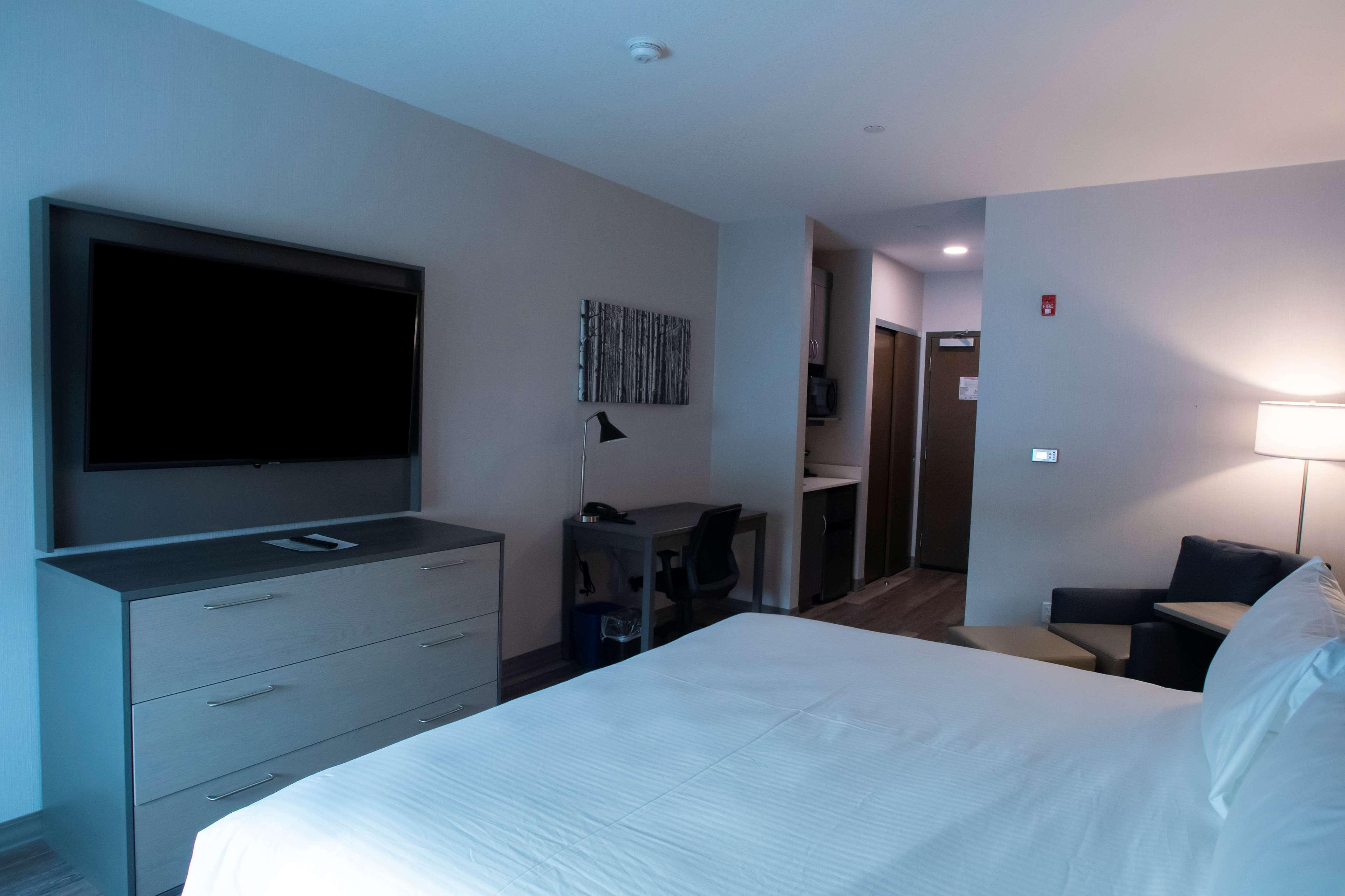 Best Western Inn & Suites Ontario Exterior photo