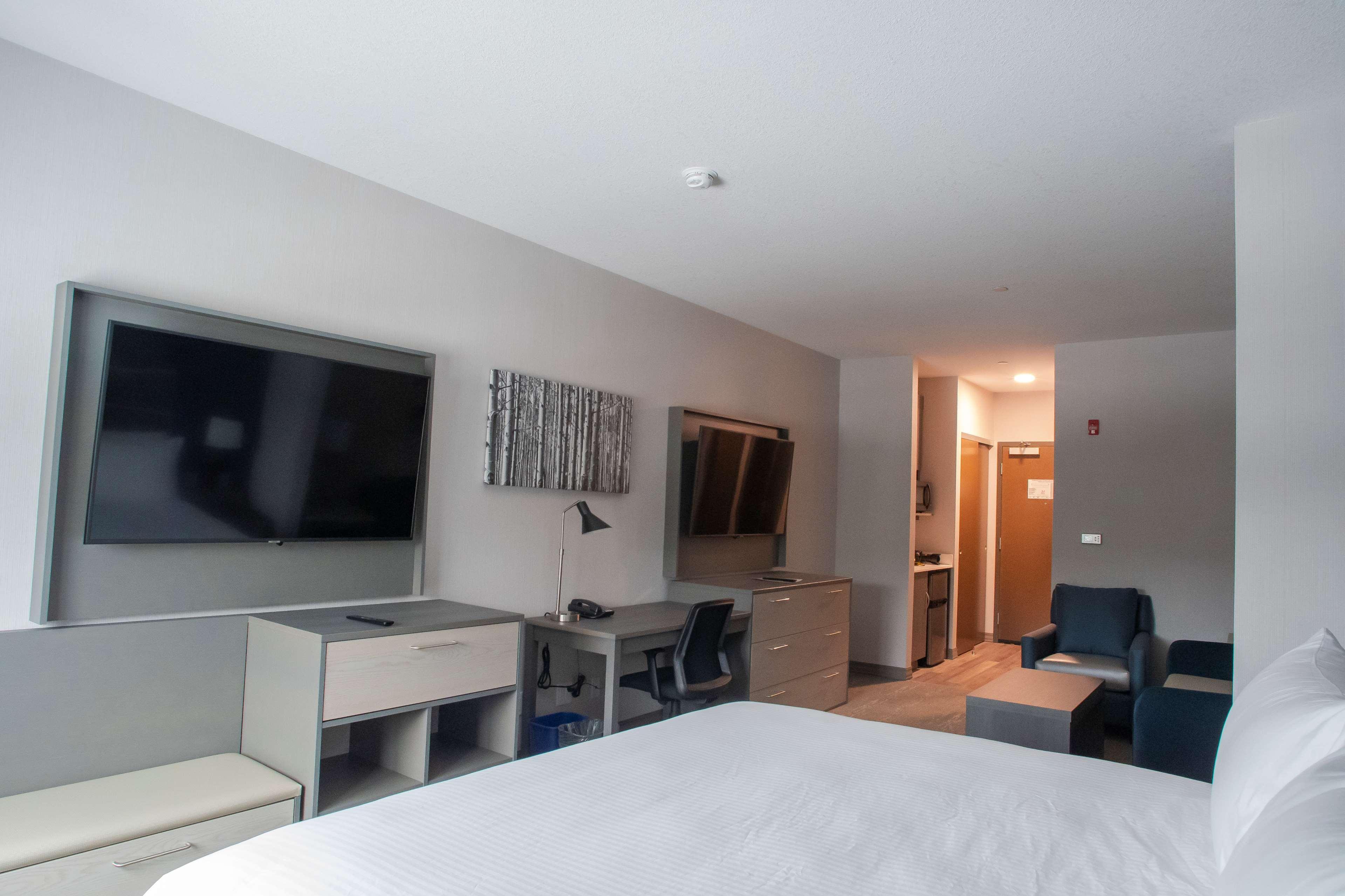 Best Western Inn & Suites Ontario Exterior photo