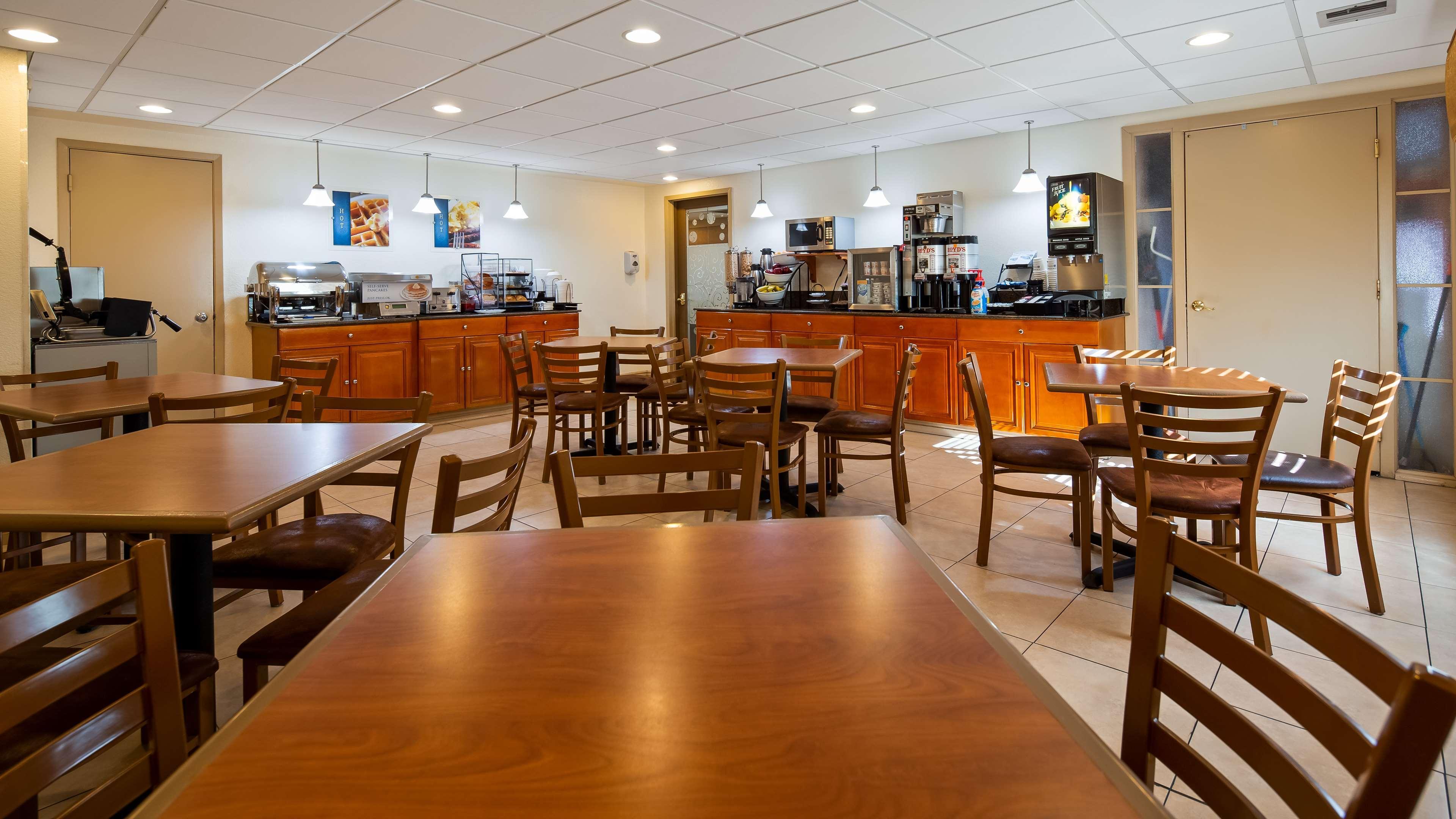 Best Western Inn & Suites Ontario Exterior photo