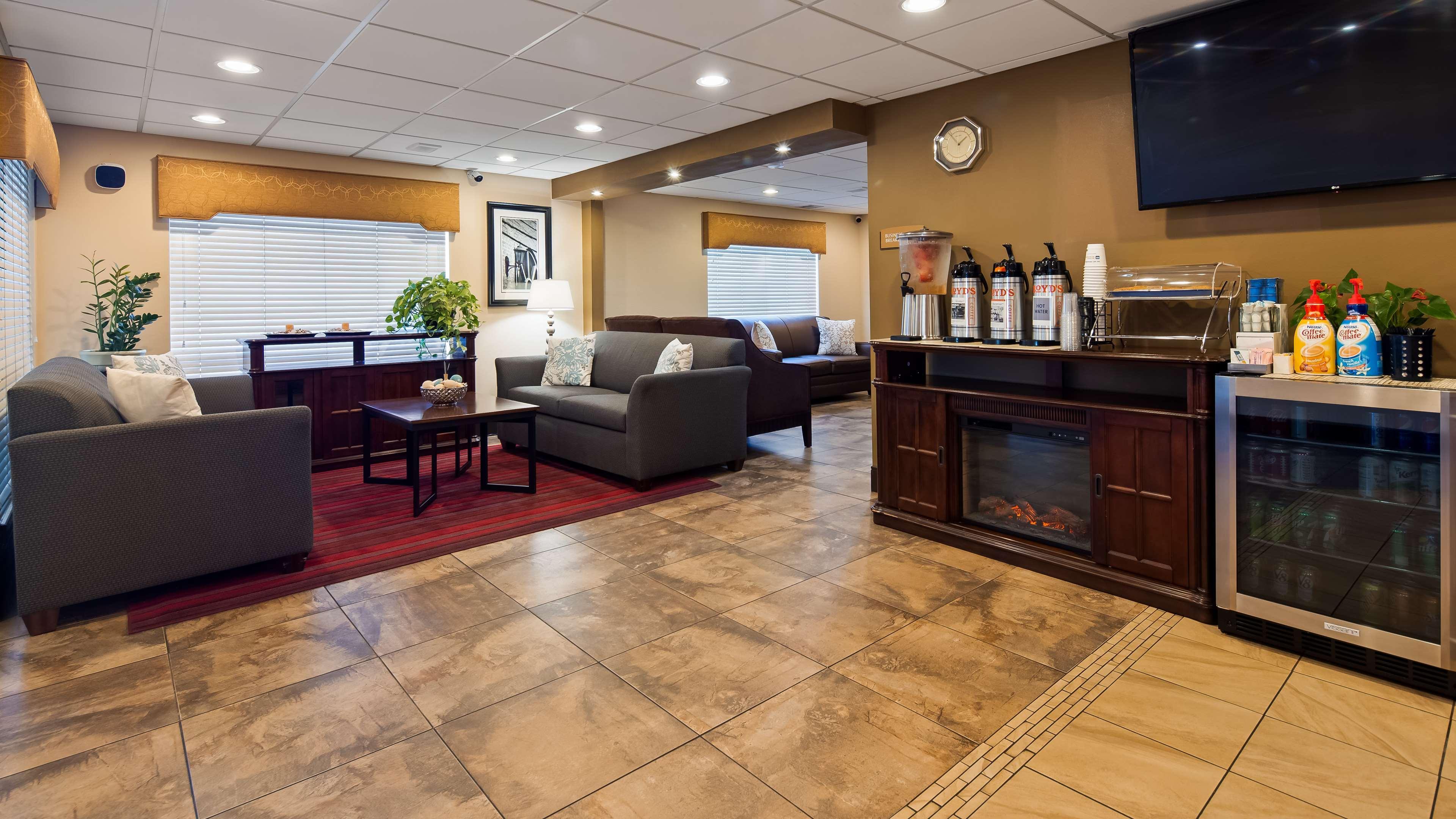 Best Western Inn & Suites Ontario Exterior photo